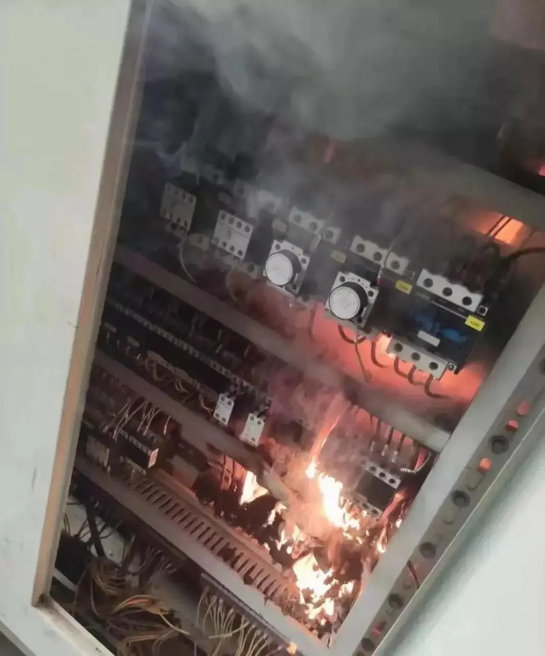 电气设备发生火灾时扑救正确方法
