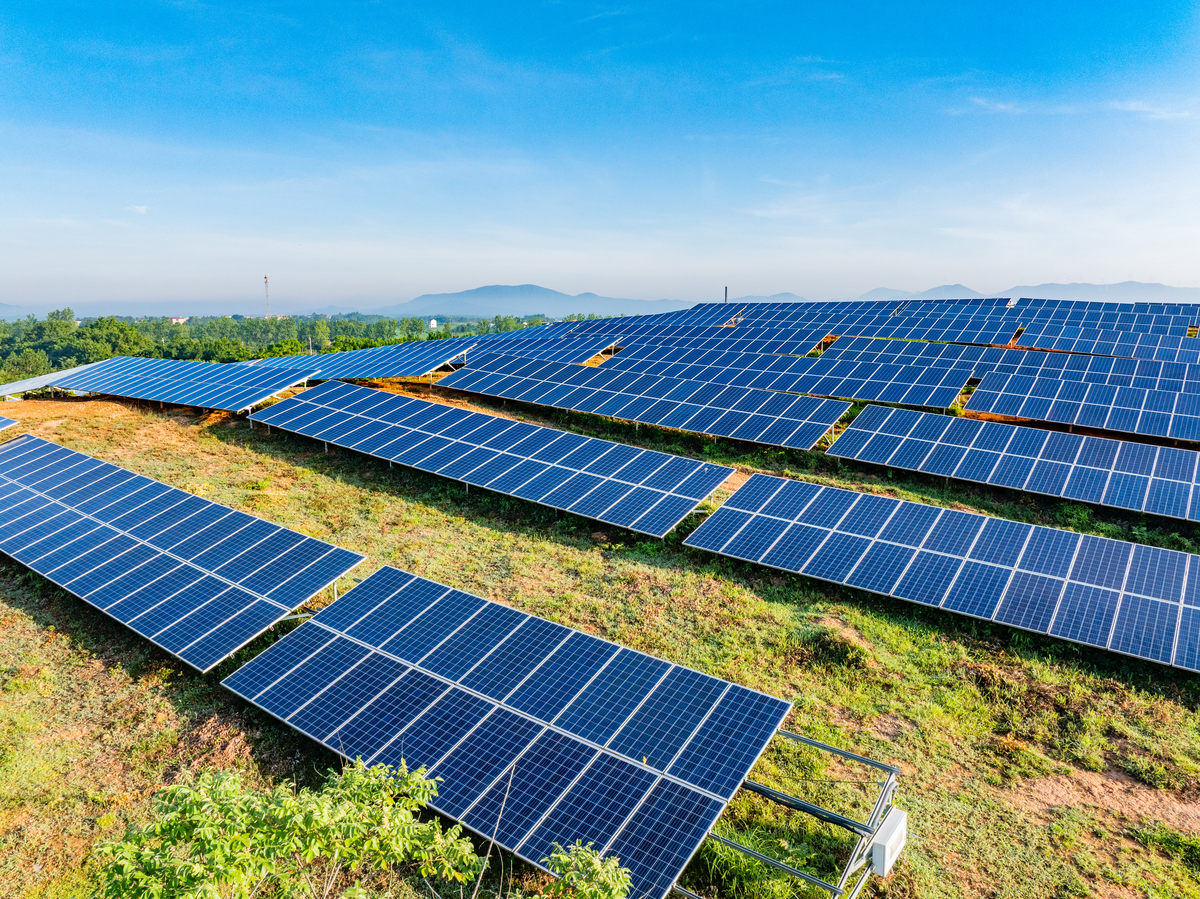 光伏领跑，能源转型加速推进