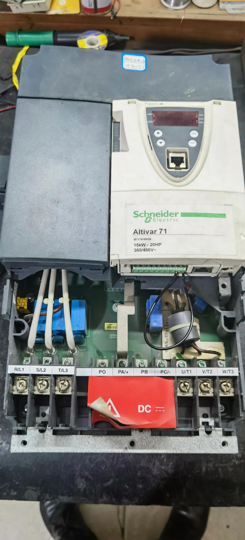 施耐德变频器出现过电压故障如何维修处理